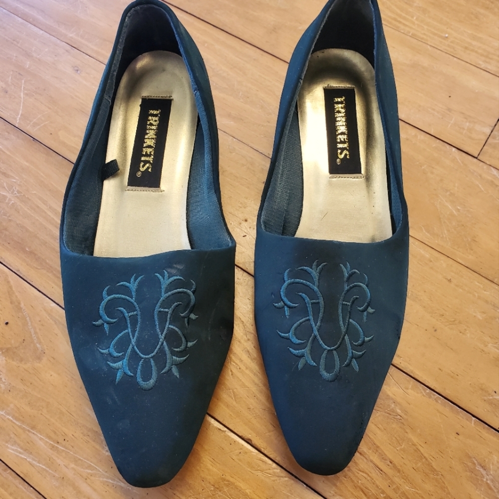 Vintage kitten heels.